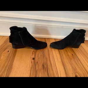Stylish black Tassel booties !